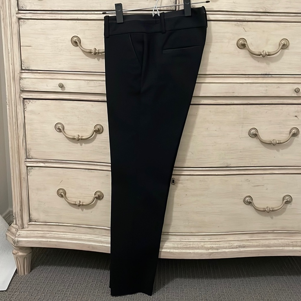 Ann Taylor ankle work pants in black. Size 4